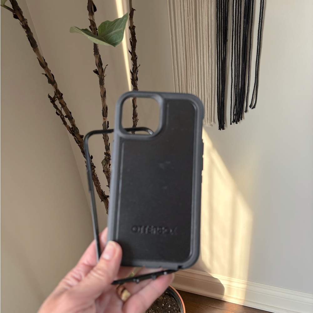 Black otterbox Phone Case iPhone 16 E